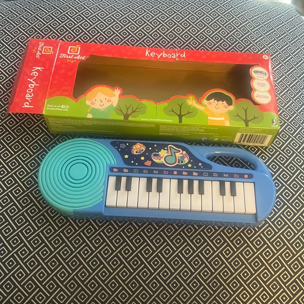Kids toy keyboard (batteries included)
